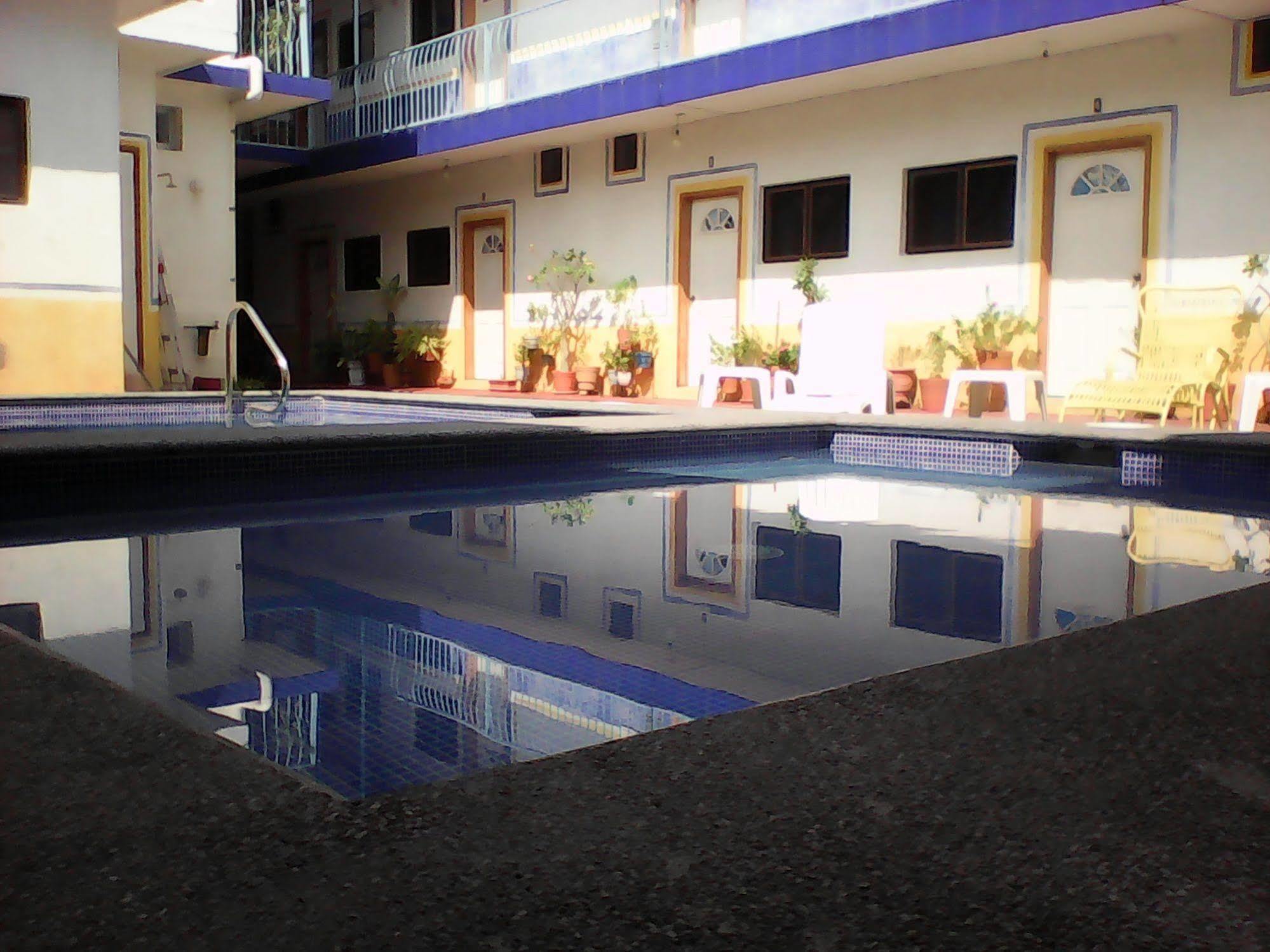 Hotel Sarabi Barra de Navidad Exterior foto